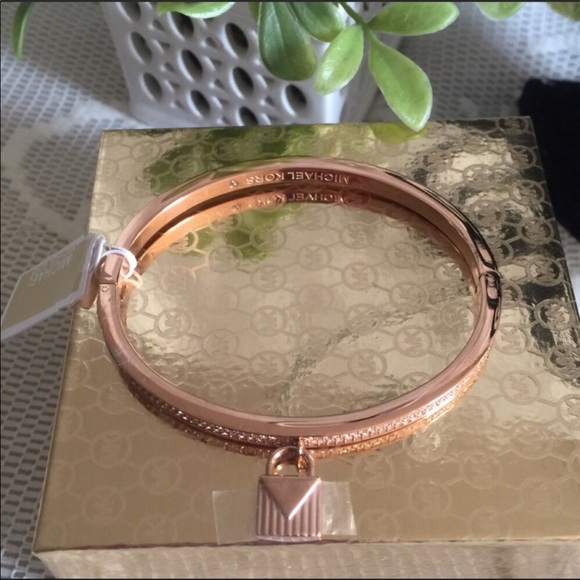 Michael Kors Pave Rose gold tone charm bangle NWT - Picture 3 of 8